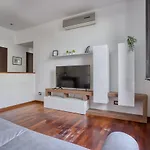 Joivy Tasteful Flat With Balcony Apartment Mailand
