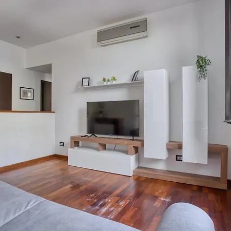 Joivy Tasteful Flat With Balcony Lägenhet Milano